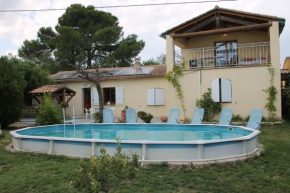 Villa spacieuse à Villeneuve-lès-Avignon avec piscine privée